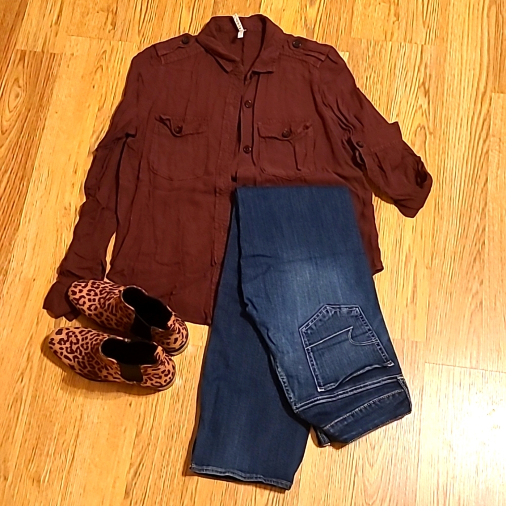 Mudd maroon long-sleeved button-down